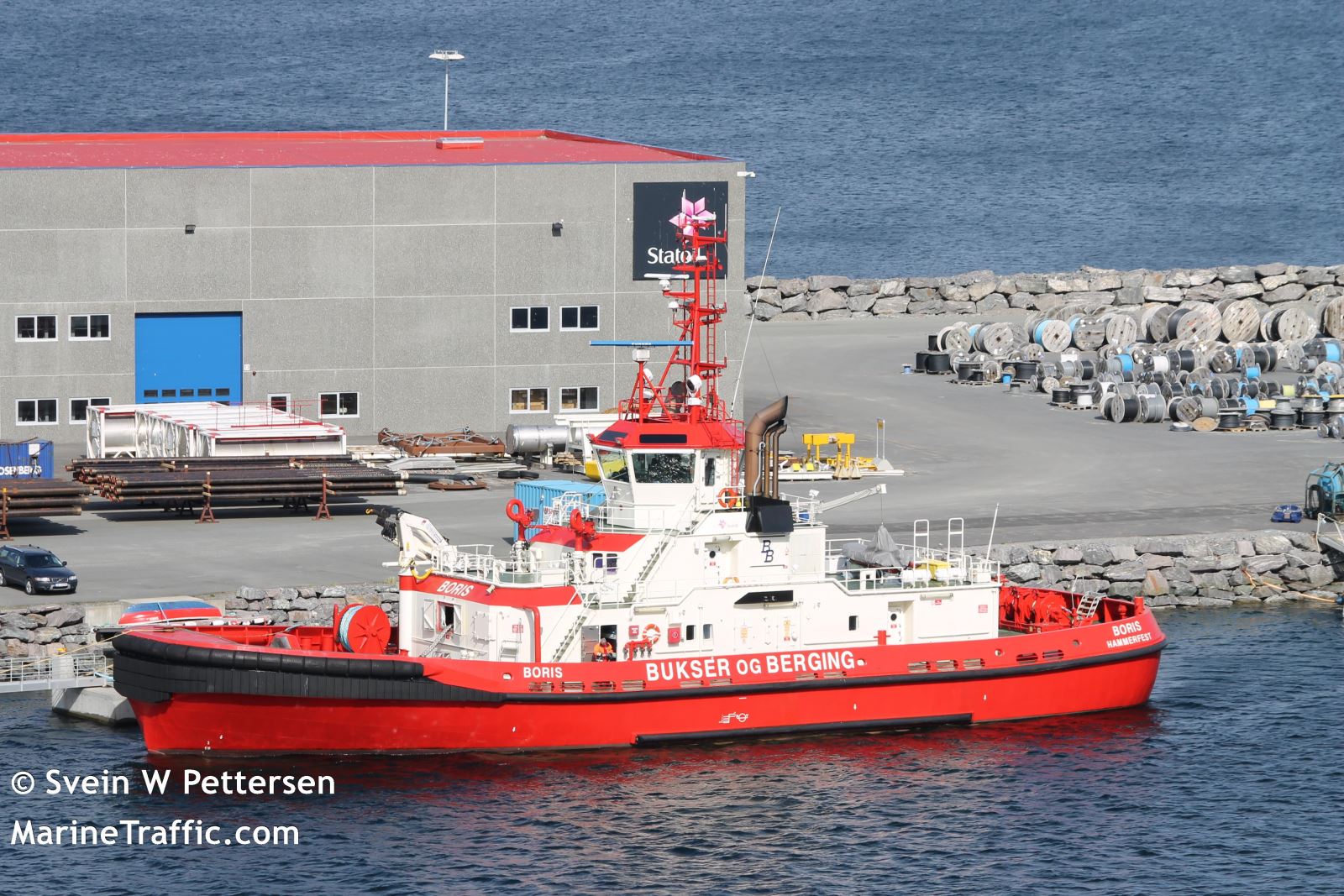Slepebåten Boris ved kai i Hammerfest havn.